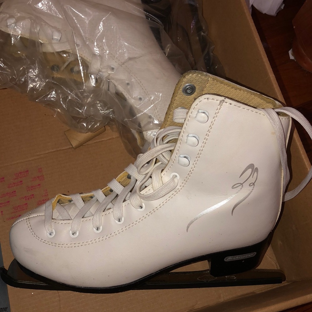 Bladerunner White Iceskates